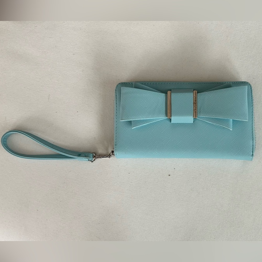 Betsy Johnson zip around bow wallet